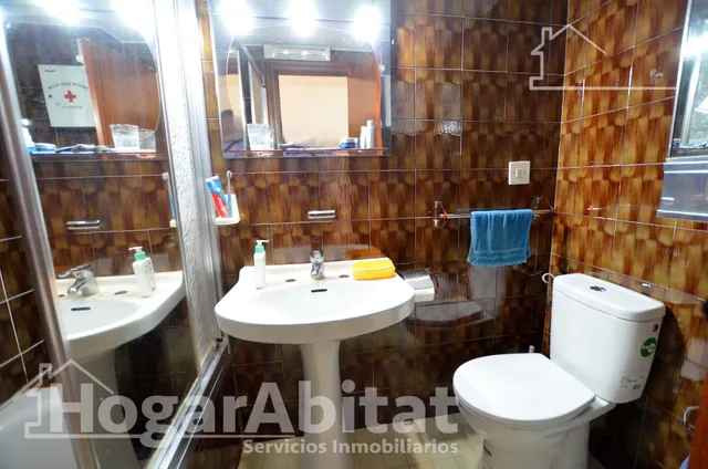 ALTO, AMPLIO Y EXTERIOR CON GARAJE Y BALCÓN, CERCA DE LA AV DE ALCOY — 37