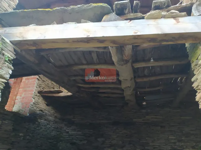 SE VENDE CASA SEMI-REFORMADA EN COESES A 12 KMS DE LUGO. — 6