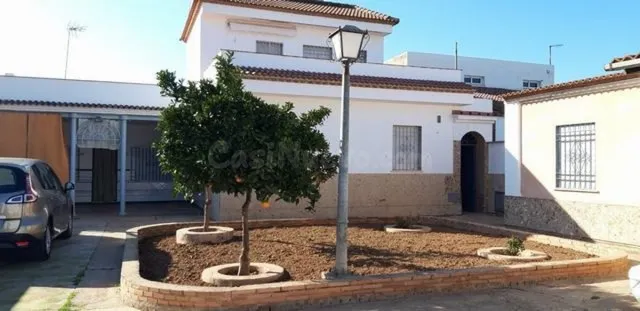 MAJANEQUE - Solar de 850 m2 con casa de unos 200m2 - Agua po