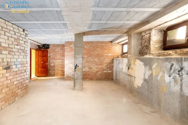 LOCAL EN VENTA JUNTO PLAZA ISABEL LA CATÓLICA — 15