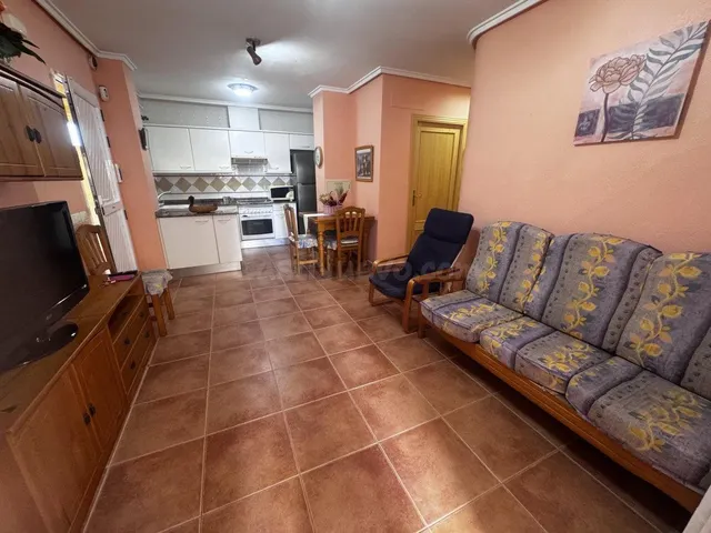APARTAMENTO A ESCASOS METROS DEL MAR, CON PISCINA. — 5