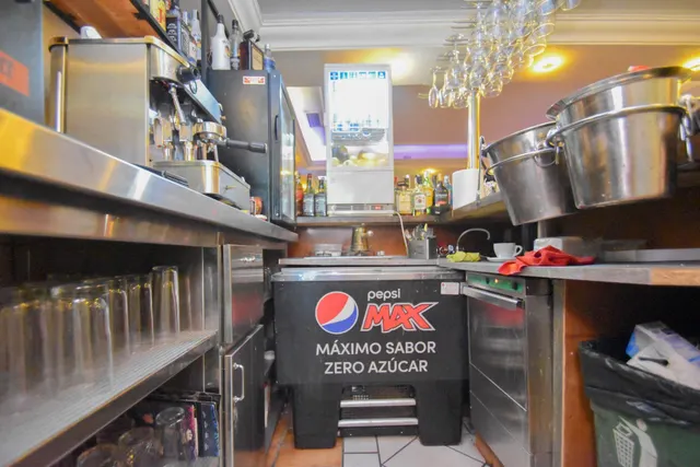 TRASPASO de Local comercial en Pedro Antonio de Alarcón: Oasis de confort y comodidad en pleno centro de Granada — 13
