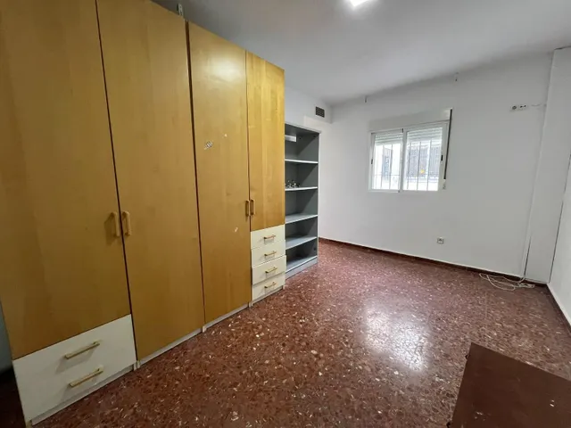 Amplio piso en alquiler en Plaza San Rafael, Córdoba — 24