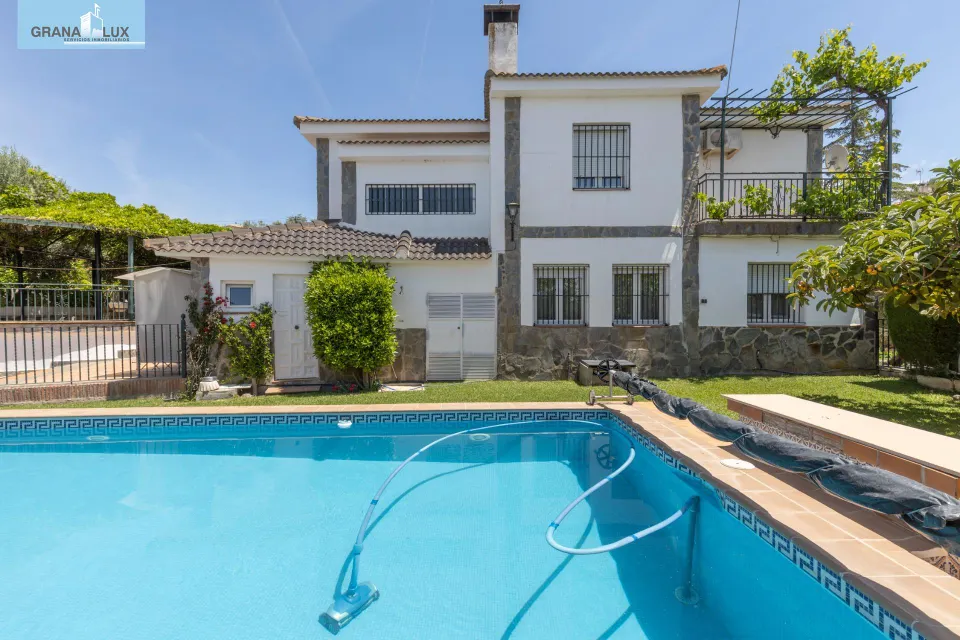 Vivienda Exclusiva en Urbanización Viñas del Rey – Otura
