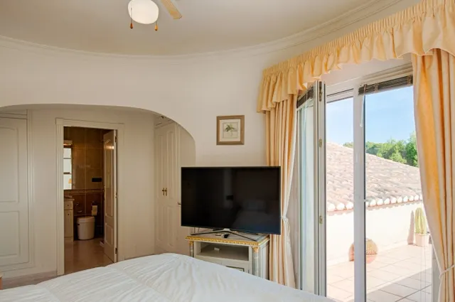 MAJESTUOSA VILLA CON VISTAS AL MAR, CERCA DE LA PLAYA DE LA FUSTERA, BENISSA — 17