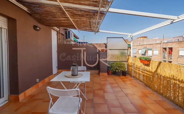 ÁTICO CON TERRAZA, MUCHA LUZ Y ORIENTACION AL MAR Y MONTAÑA - foto 3