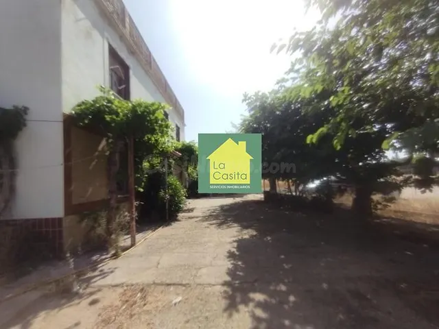 LA CASITA VENDE AMPLIA CASA CON TERRENO A 1 KM DE ALBACETE - foto 2