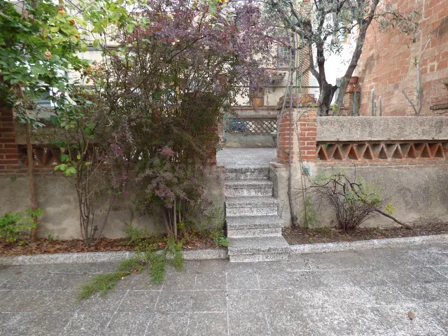 Solar edificable con garaje doble en Centro — 4