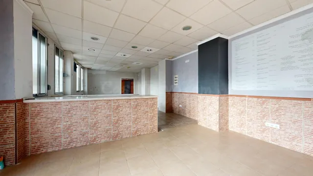 Local con posibilidad de vivienda en avda Verge del Puig - foto 2