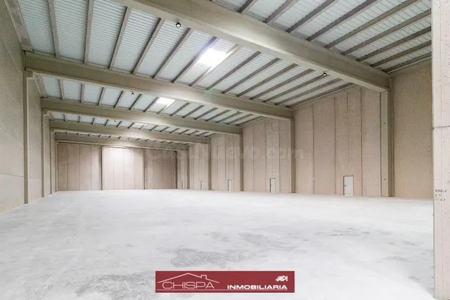 Nave industrial de obra nueva recién terminada