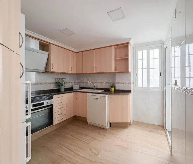 PISO DE 4 habitaciones, DOS BAÑOS, DOS PLAZAS DE GARAJE Y BA - foto 5