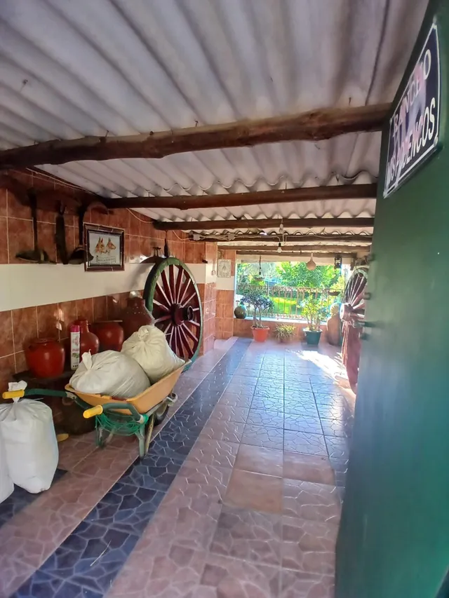 Casa con piscina y jardín. — 10