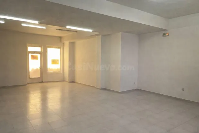 Inmueble a dos calles con patio y gran potencial - foto 2