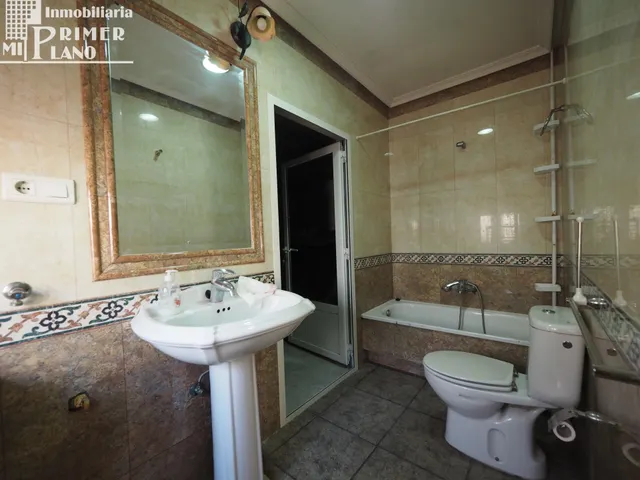Amplia Casa en Tomelloso a Reformar por €120,000 — 14