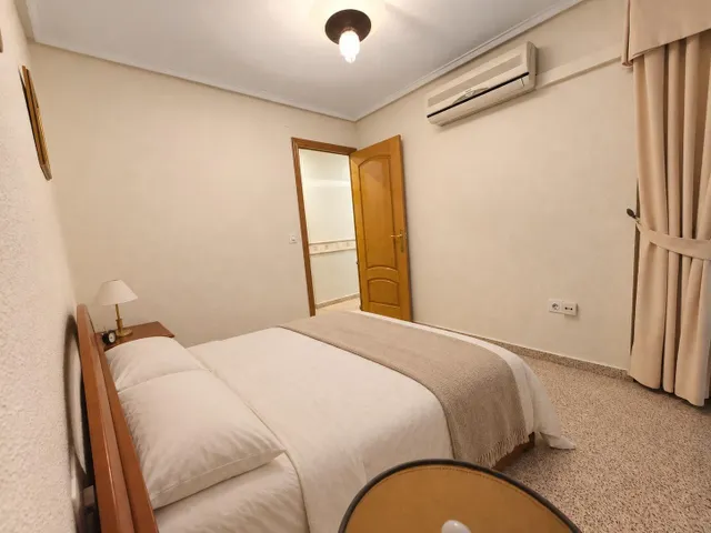 Amplio piso de 3 habitaciones junto a la Glorieta y el puerto de Santa Pola — 20