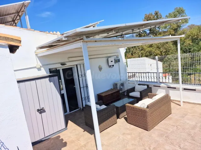 ¡Chalet Adosado en Estepona con Terraza en Azotea y Potencia - foto 4