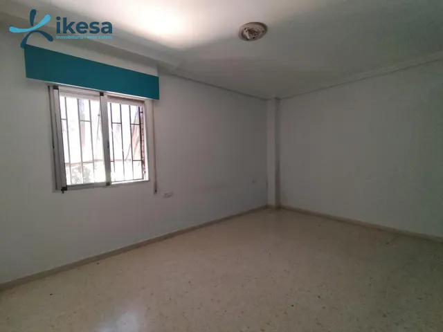 Piso ubicado en el edificio Villasol del Polígono Guadalquivir. — 10