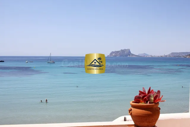 VILLA PRIMERA LINEA MAR en MORAIRA, Costa Blanca | Exclusive