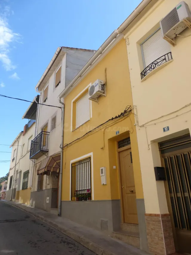 Se vende Casa ALQUILAD en Calle Duque Ahumada 12 Abarán, (Mu