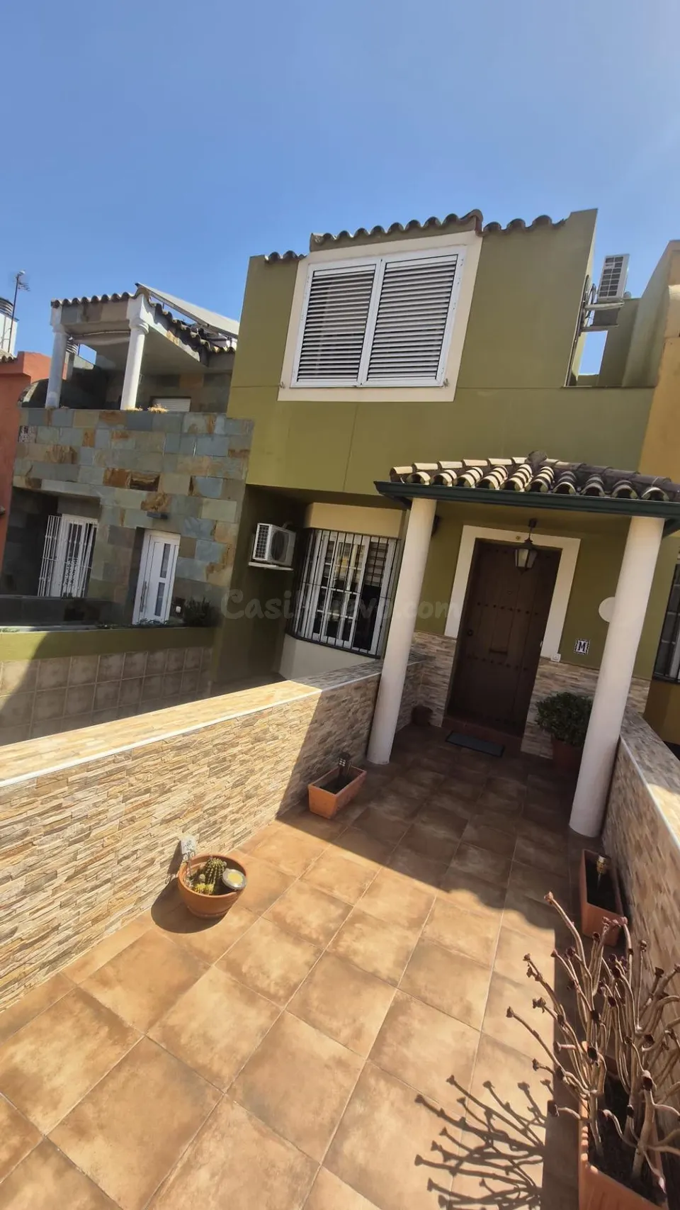 Vivienda unifamiliar de 3 plantas con jardín, terrazas y garaje en Algeciras