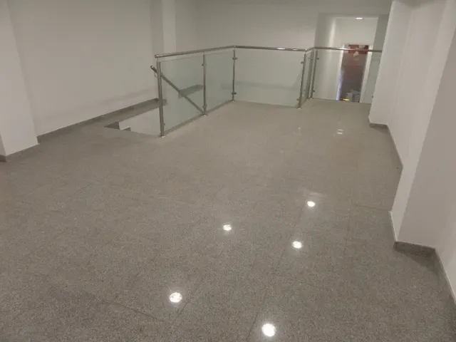 LOCAL COMERCIAL EN ZONA CRUCERISTA — 2