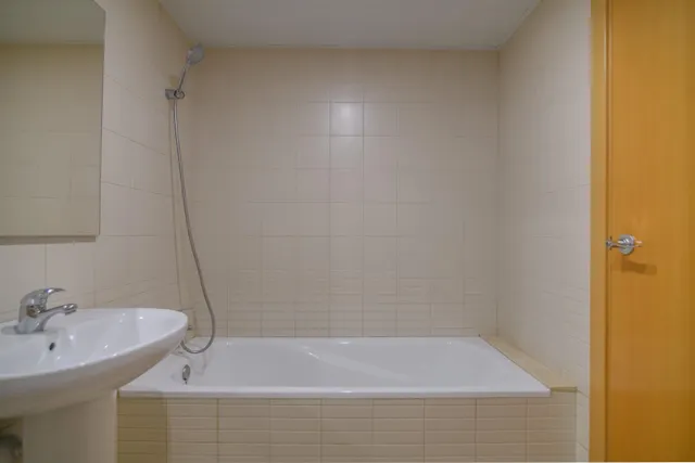 Impecable y céntrico en Manresa: 3 hab, suite y balcón — 24