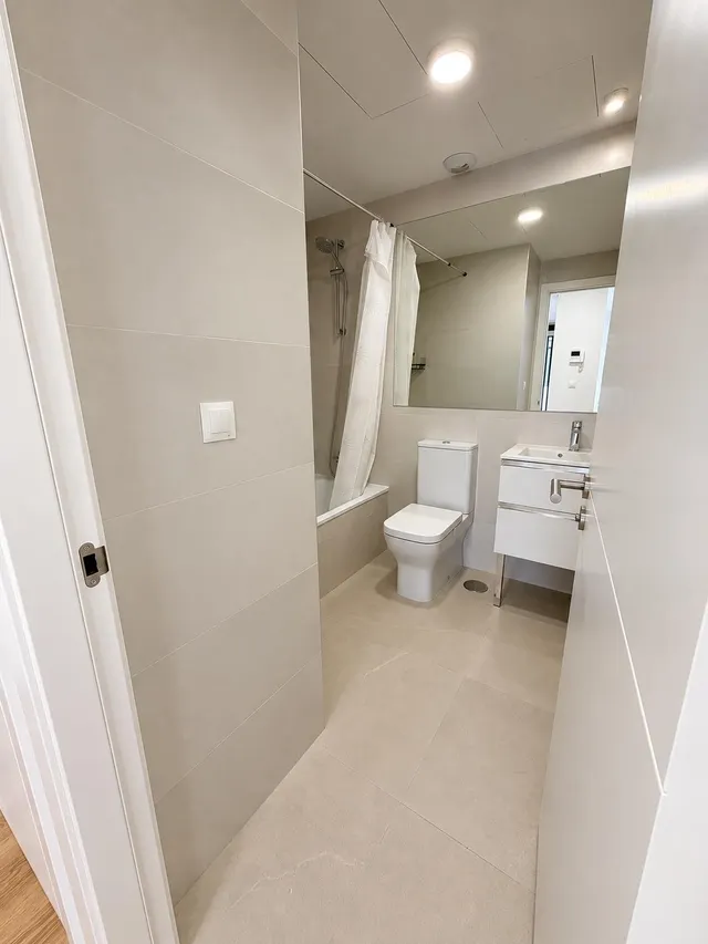 Moderna Planta Baja en Mairena del Aljarafe con Amplio Patio y Excelentes Comodidades — 7