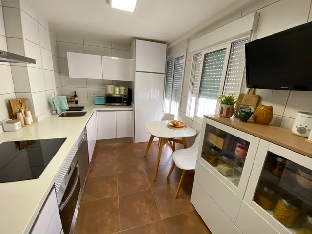 Ático de 3 Dormitorios y 2 Baños con Terraza privada en zona Sector V, Elche. — 12