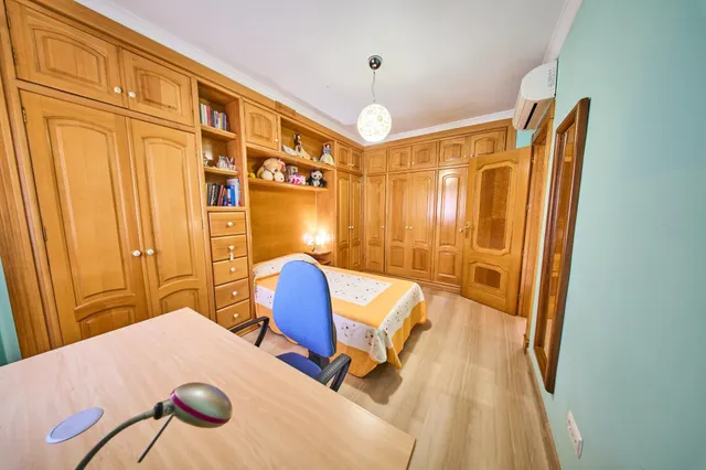 Espacio, calidez y terrazas para disfrutar: una casa con personalidad en Churriana de la Vega — 23