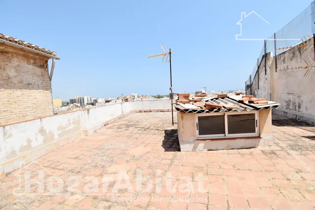 ESPACIOSA CASA CON TERRAZA EN EL HISTÓRICO CASCO ANTIGUO — 33