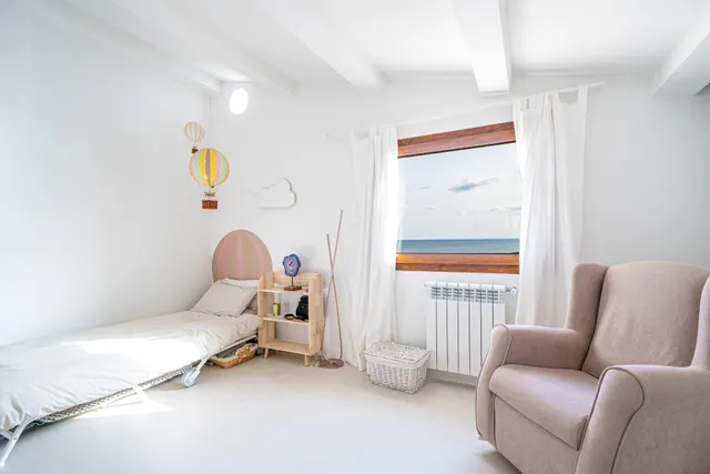 Casa con piscina en primera línea de mar en Cala Gamba — 17