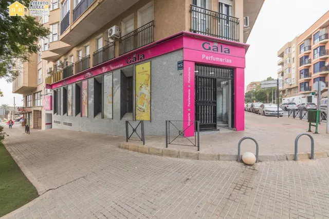 Local de 200 metros en venta en el centro de El Altet. — 4