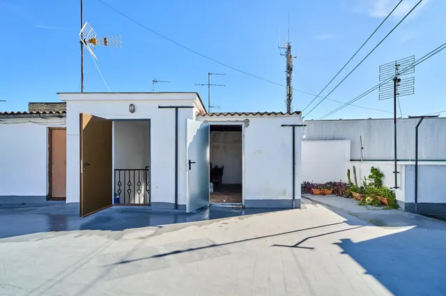 Piso en calle Tornería junto a Hotel María Luisa — 32
