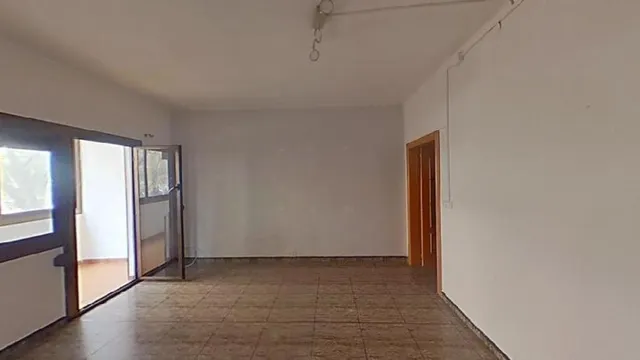 PISO EN VENTA OKUPADO EN C/ VENEZUELA — 2