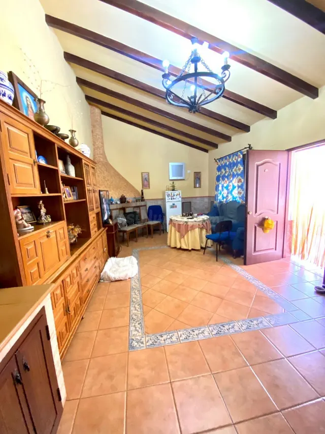 COMO NUEVO!! Chalet de 135 m2 en una parcela de 750 m2 más s - foto 4