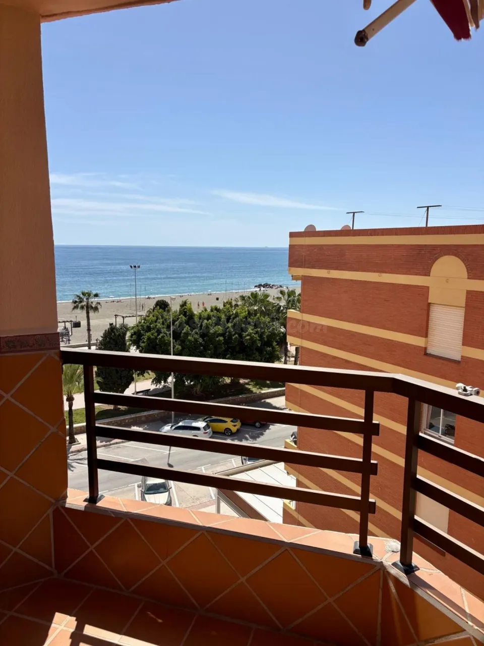 Amplio piso de 3 dormitorios en primera línea de playa