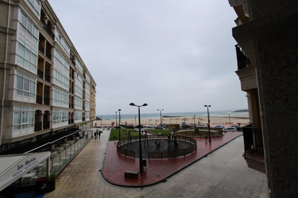 VENTA Y ALQUILER VACACIONAL  EN  FOZ - LUGO,  CON VISTAS AL MAR PLAYA RAPADOIRA
