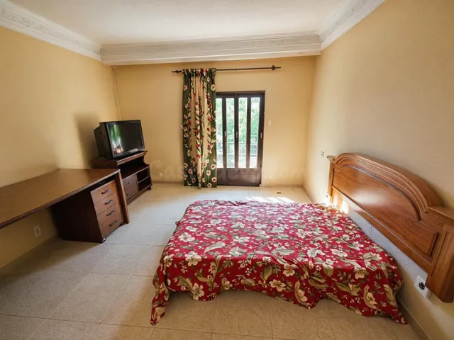 Chalet independiente con amplia parcela, jardín y gran terra - foto 3