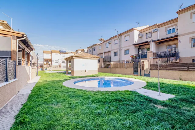 CHALET PAREADO CON PISCINA COMUNITARIA, CIJUELA — 6