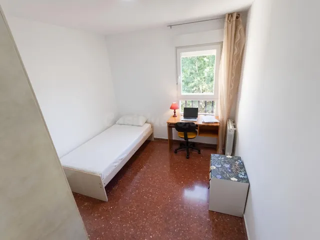 Piso o habitaciones en Alquiler: Ideal para Estudiantes en Parque Nueva Granada, Granada | ref: DLR00276 — 10
