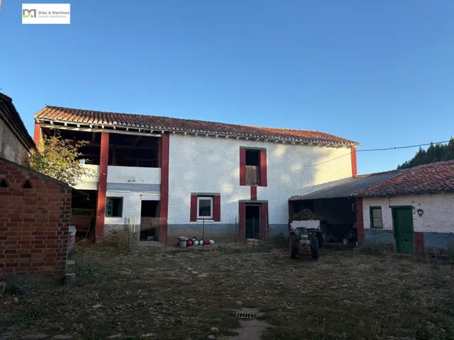 CASA CON AMPLIO TERRENO PRÓXIMA A LEÓN — 6