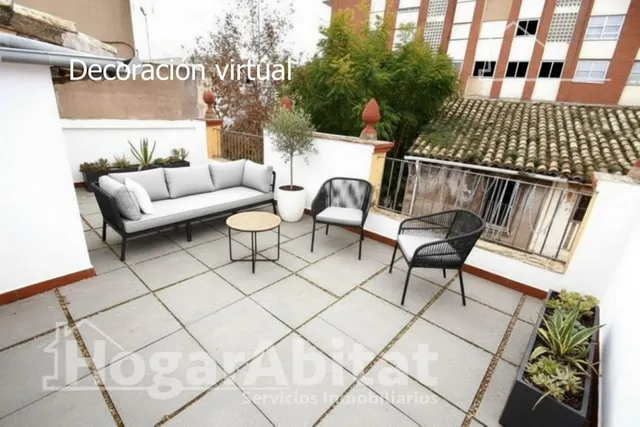 ¡EN PLENO CENTRO! CASA AMPLIA Y SEMIREFORMADA, CON BAJO COME - foto 2