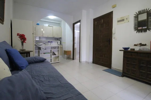 Estudio en residencial con piscina — 9