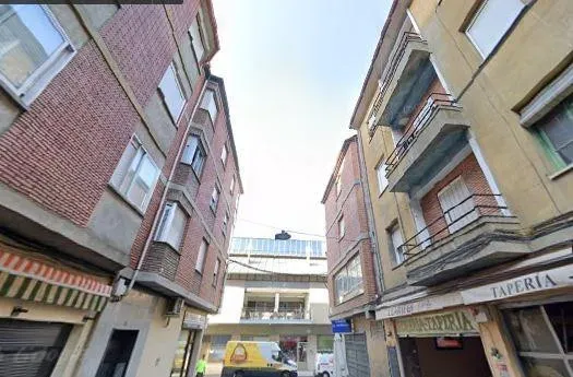 SE VENDE local comercial OKUPA en C Matachana 7 de Ponferrad - foto 2