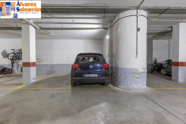 Amplio piso con garaje y trastero en el centro — 44