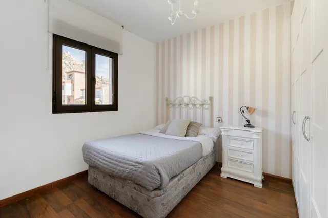 ¡OPORTUNIDAD EN ÍLLORA! Amplia casa adosada con parking y zonas verdes ✨ — 9