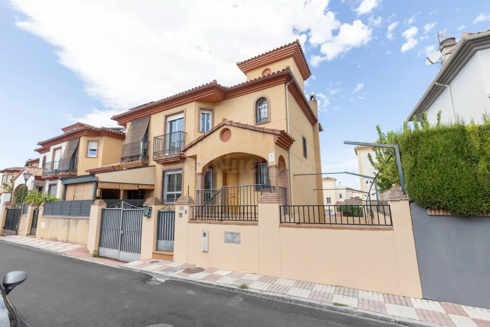 Alquiler de casa pareada en la mejor zona de Gojar