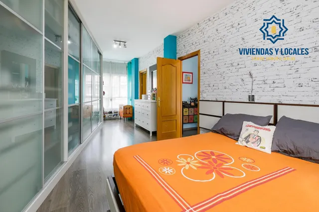 ¡Tu nuevo hogar te espera en Churriana de la Vega! Casa adosada con patio, garaje y futura parada de metro a pocos pasos. — 14
