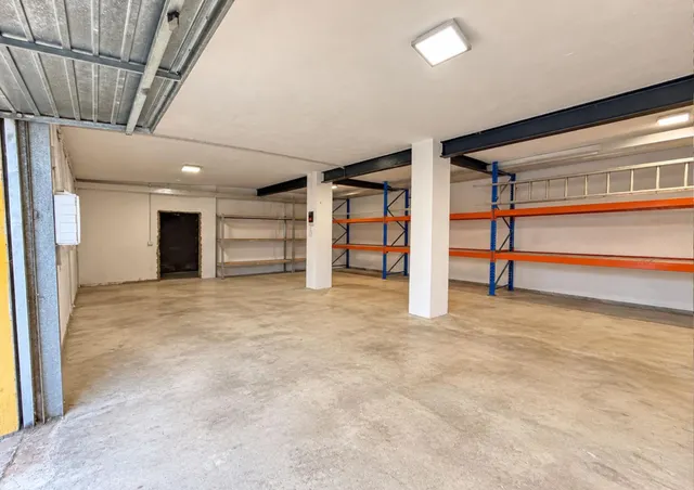 Edificio completo en venta en Mas Mates – 2 viviendas, 2 locales/garajes y 2 grandes terrazas privadas — 25