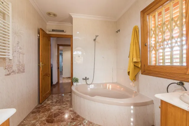 Chalet independiente de lujo en suelo urbanizable — 28